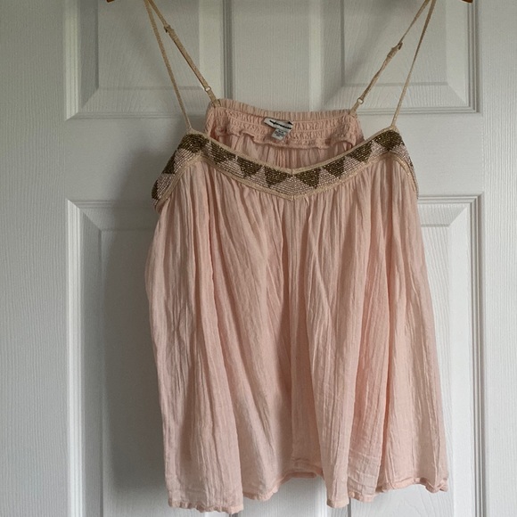 American Eagle Outfitters Tops - Beautiful light pink tank top